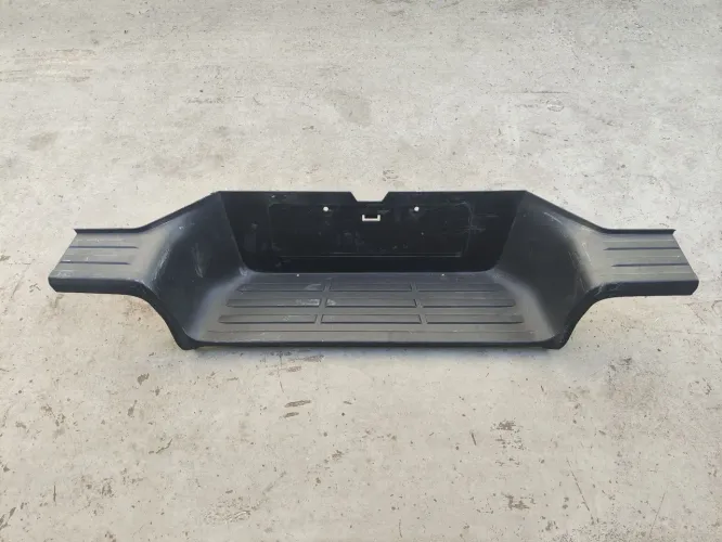 Pisante parachoque traseiro Hilux 2016 a 2019