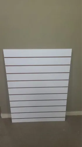 Slatwall Perfil - Exposição de mercadorias 