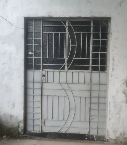 Vendo porta e janela de ferro maciço