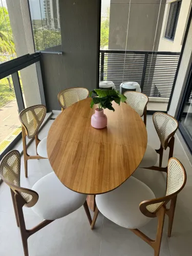 Mesa com 6 cadeiras