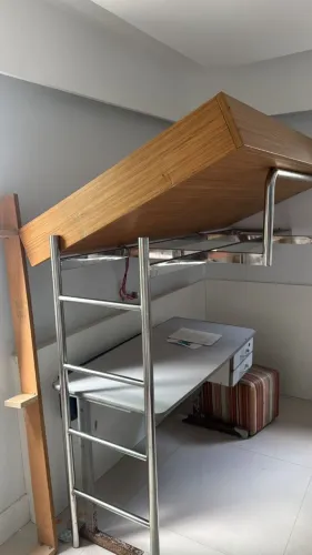 Cama de Solteiro Suspensa