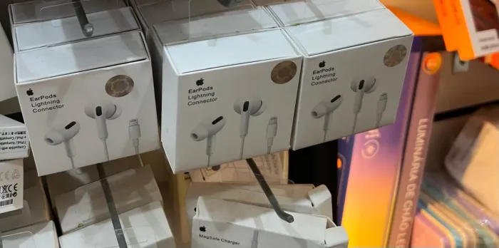 Fone de ouvido IPhone Lightning com fio branco potência para treino, trabalho