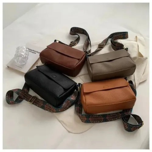 Bolsa Feminina Tiracolo Laterais De Ombro Monocromática Cor Café Marrom Preta