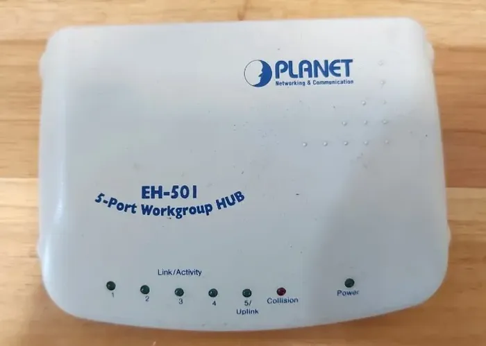 Hub EH-501 Planet 5 Port Workgroup Hub de Rede [usado]