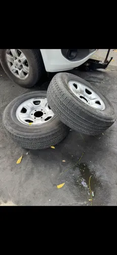 04 Pneus e 04 Aros de ferro 245 70 16 da S-10