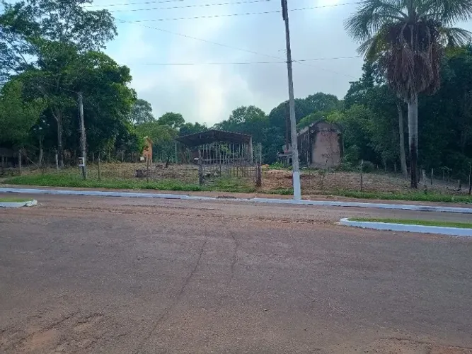 Terreno com 1780mts com area coberta de 20x12 e estufa para madeira