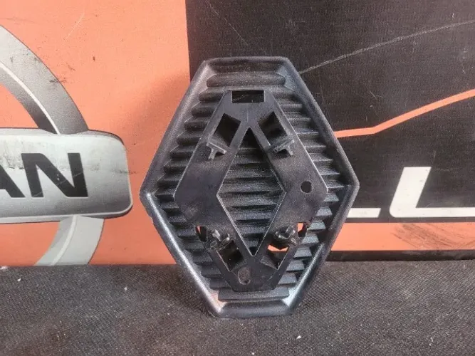 Moldura do Emblema Renault Sandero 2008 a 2013 *8