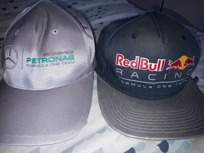 2 bonés Redbull F1 tamanho único usados