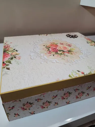 Caixa em MDF Flocada 30x25x8 Amarela com Aplique