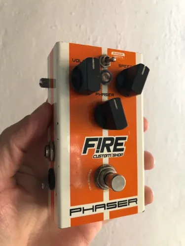 Pedal de Phaser/ Vibrato Fire Custom Shop
