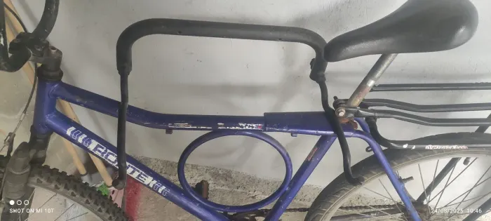 Vendo barra forte aro 26 com negócio de pendurar bike na parede 