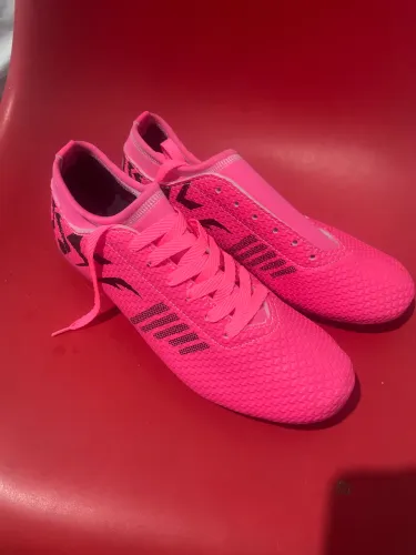 Chuteira De Campo Gramado Botinha Fera F115 Rosa Confortável