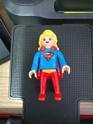 Kinder ovo Playmobil Supergirl