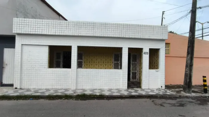 CASA PLANA NA CIDADE 2000 - 2 CASAS EM 1. TIPO C
