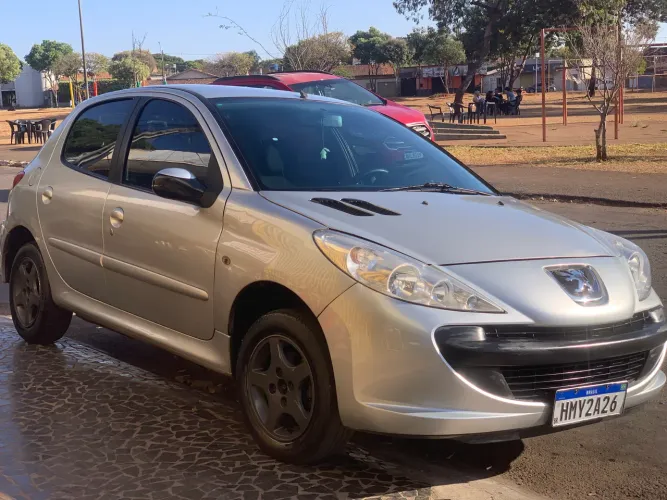Peugeot 207 XR 1.4 Flex 8V 5P 2010