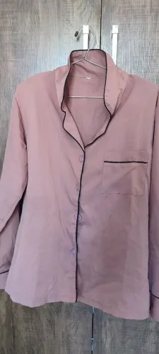 Pijama elegante, blusa de manga e calça