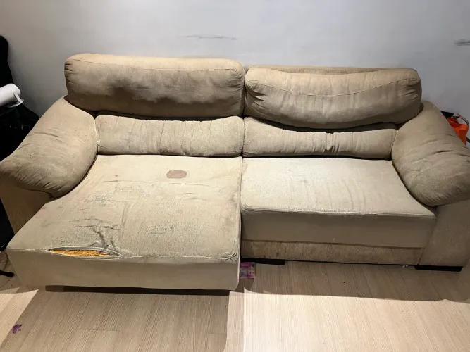 Sofá 4 lugares PRECISA DE CONSERTO
