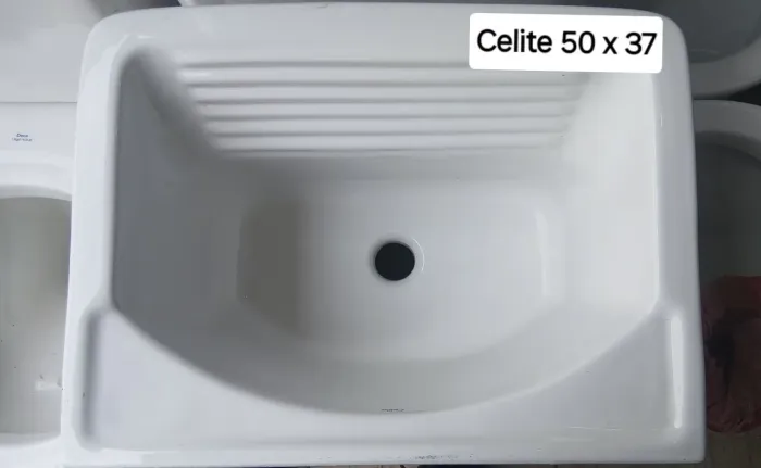 Tanque Celite 50 x 38 fixação na parede sem necessidade de coluna