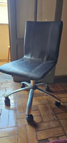 Cadeira de escritório em couro