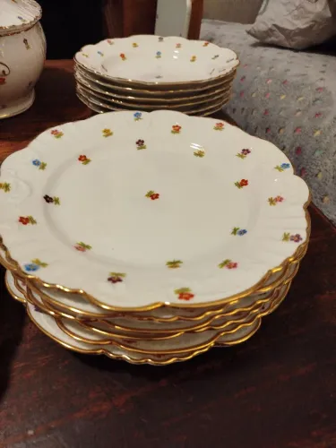 Louça portuguesa porcelana "vista alegre" filetado com fios dea ouro