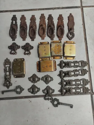 Ferragem para movel antigo 