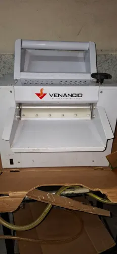 Vendo urgente um cilindro para massa pastel,pães e pizza