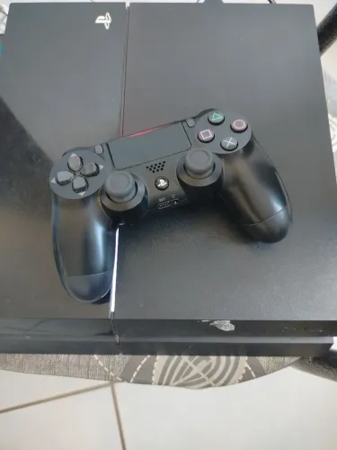 PlayStation 4 FAT 500 Gb, 1 controle Dualshock Original acompanha 2 ótimos jogos 