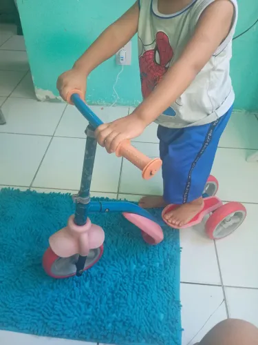 Bicicleta que vira patinete