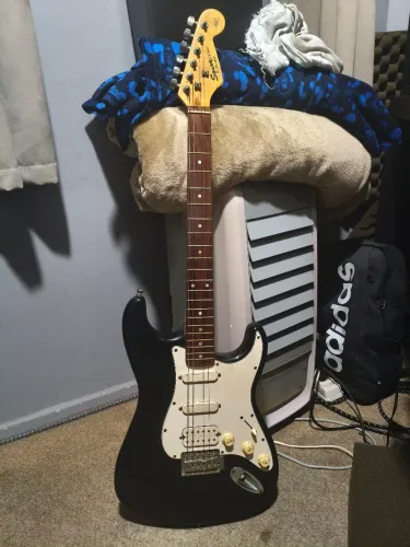 Guitarra Fender Squier Stratocaster