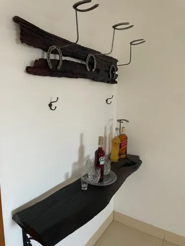 Suporte para chapéu e bancada