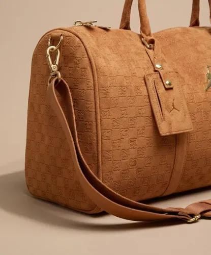 bolsa air jordan monogram conhaque suede