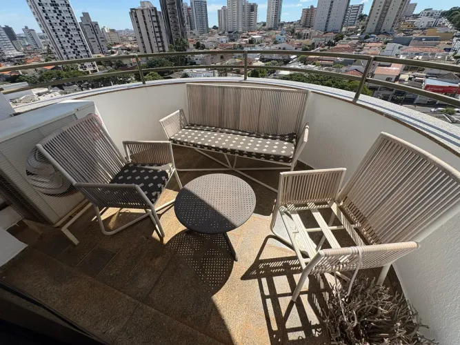 Namoradeira com duas poltronas
