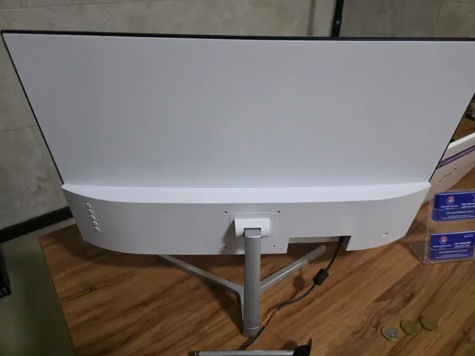 Monitor Curvo CRUA 24" FHD 100Hz - 1920x1080p - 99% sRGB
