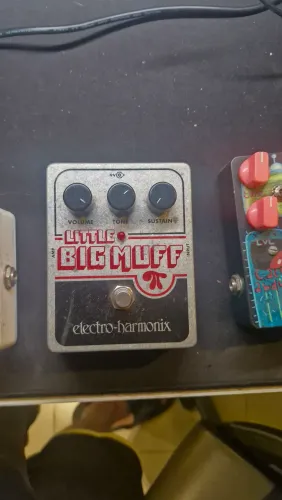 Pedal de Guitarra Fuzz EHX Little Big Muff