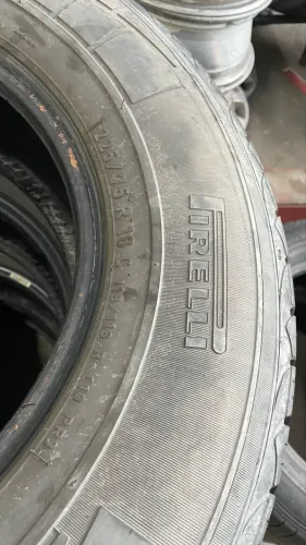 Vendo 4 pneu Pirelli de van. 225/75/16