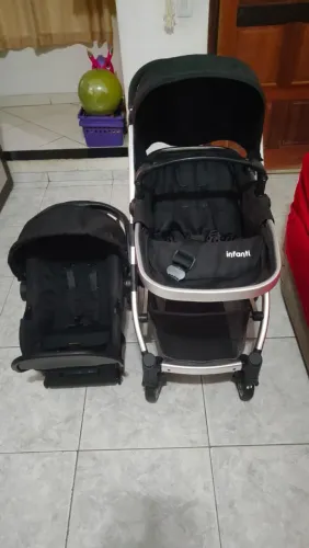 Carrinho Moises com bebê conforto com isofix