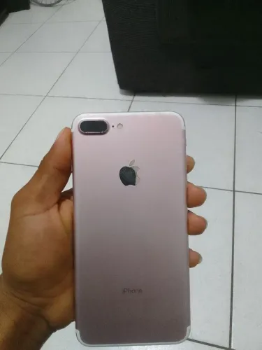tô vendo um iPhone 7 plus por 300