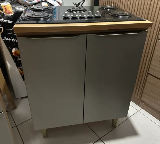 VENDO JOGO DE COZINHA COM CRISTALEIRA