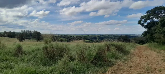 9 alqueire em tatui 2alqueires e área de app 1 poço artesiano Terra vermelha 7 alqueires p