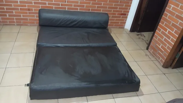 Tres Sofá cama inteiro ótimo estado