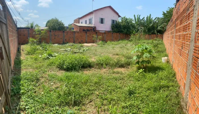 Vende se terreno no Raimundo Melo, bem perto da principal, na rua da escola