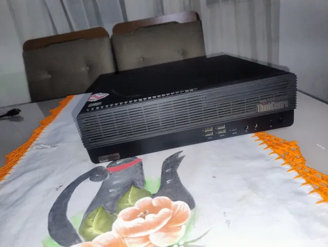 Desktop lenovo thinkcentre m75s gen 2 32GB de ram (5 ryzen pro 4650G)
