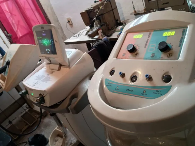 Equipamentos com três aparelhos pra clínica estética