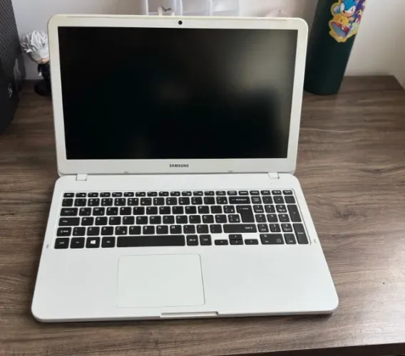 Notebook Samsung Essentials E30 (Offwhite)