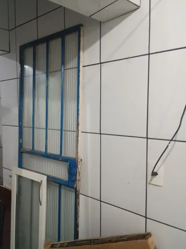 Porta de ferro com chave