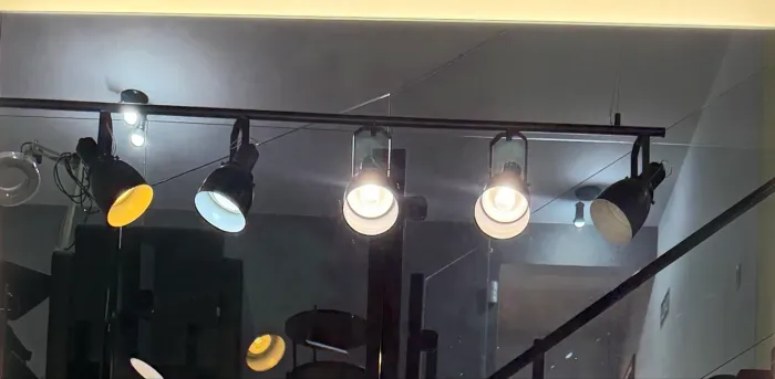 VENDO - Trilho de Iluminação com 3 e 5 Spots Direcionáveis