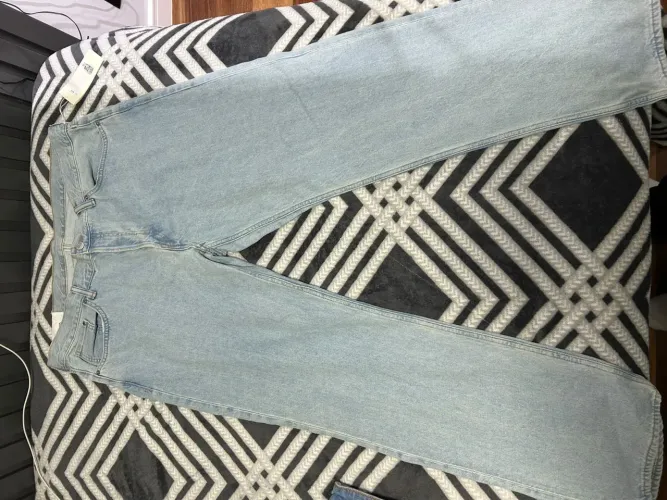 calça jeans em lavagem clara da H&M - EUR (42/30)