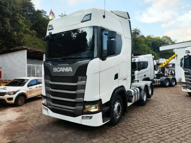 SCANIA S450 A6X2 BRANCO.