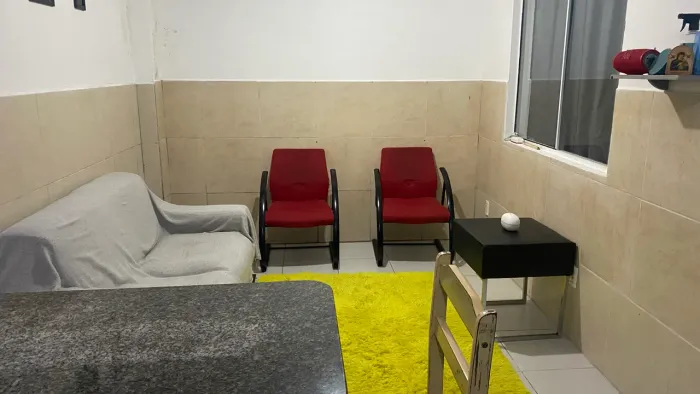 Alugo quarto mobiliado