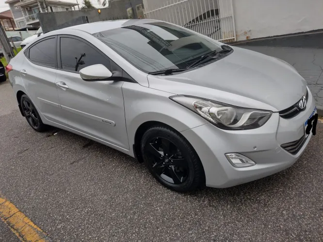 Hyundai Elantra GLS 2.0 16V Flex Aut. 2013